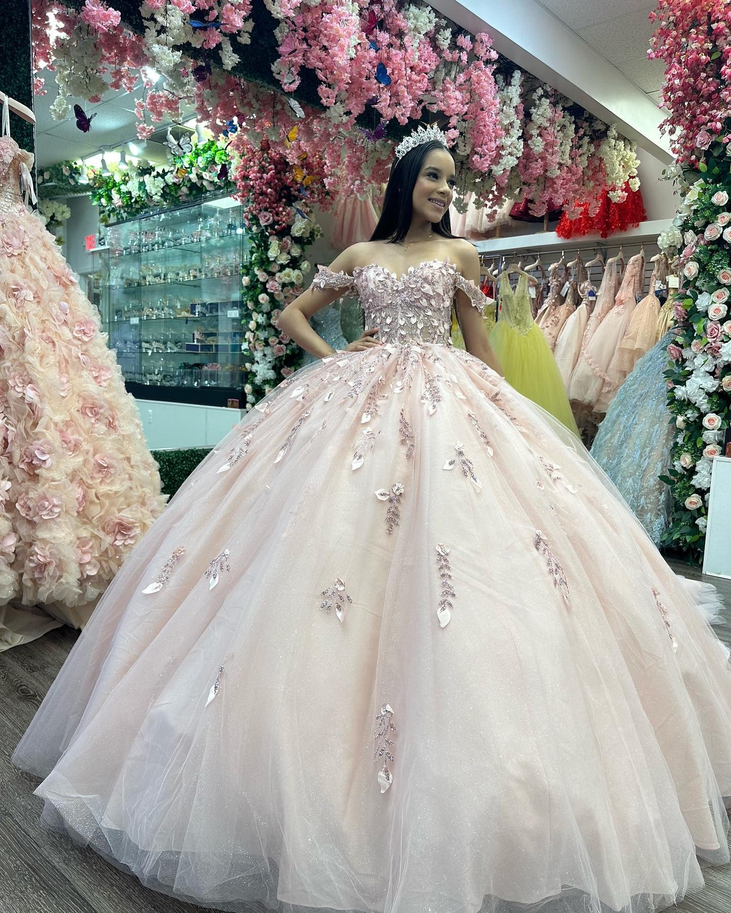 WQ1117 - Luxuru & Glamorou Ball Gown Off Shoulder Lace Appliques Lace Up Pink Tulle Princess Evening Gown Quinceanera Dress for Sweet 16 Gowns