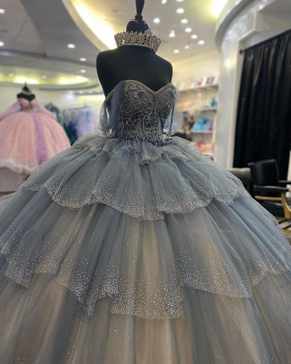 WQ1101 - Elegant Ball Gown Off Shoulder Sweetheart Neck Sleeveless Tiered Appliques Gery Tulle Princess Gown Quinceanera Dress for Sweet 16