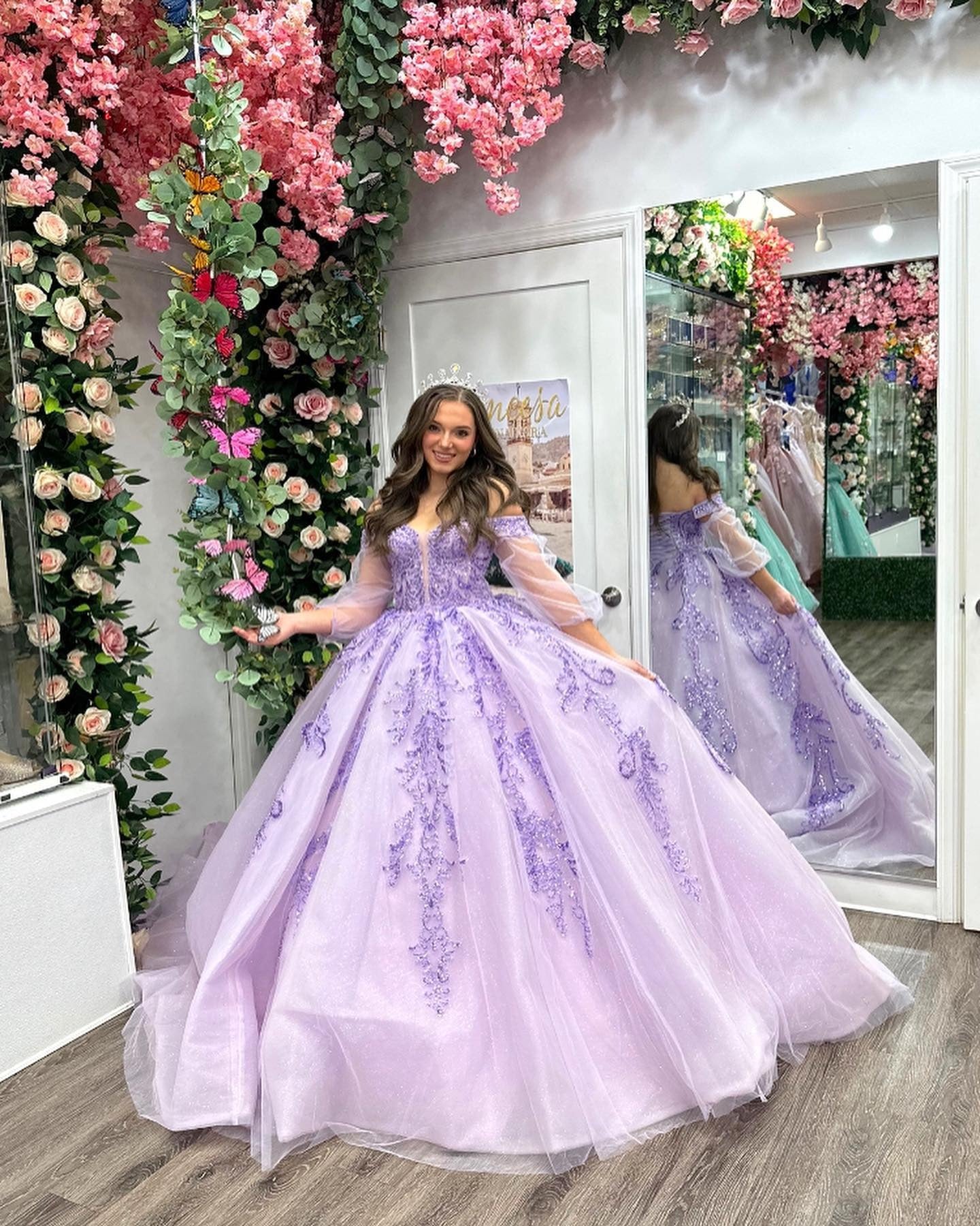 WQ1130 - Glamorous & Gorgeous Ball Gown Off Shoulder Long Sleeves Lace Appliques Lilac Tulle Quinceanera Dress Evening Party Gown for Sweet 16