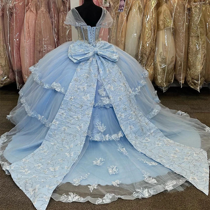 Robe de bal bleu clair, robe de Quinceanera, corset en tulle à plusieurs niveaux, robe de fête d'anniversaire à perles papillon, robe de remise de diplôme à lacets avec nœud