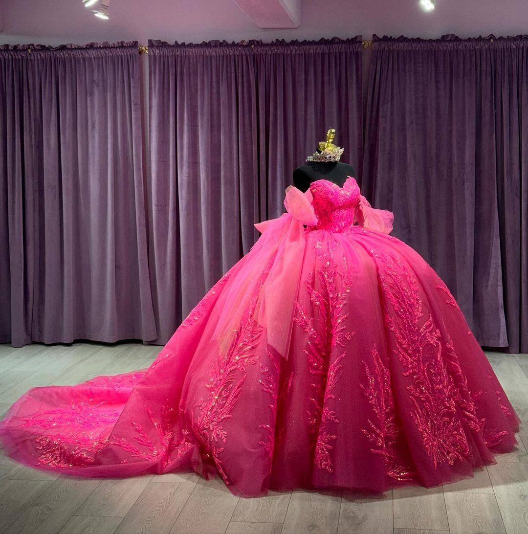 WQ1163 - Ball Gown Off Shoulder Sweetheart Long Sleeves Lace Appliques Beaded Hot Pink Tulle Quinceanera Dress Princess Party Gown for Sweet 16