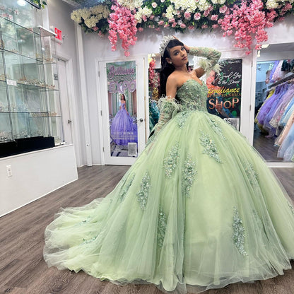 WQ1121 - Elegant Ball Gown Sweetheart Neck Detachable Long Sleeves Lace Appliques Feather Bow Knot Sage Green Tulle Quinceanera Dress Evening Party Gown for Sweet 16