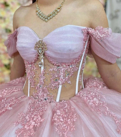 WQ1041 - Elegant Ball Gown Off Shoulder Long Sleeves Lace Appliques Sweep Train Pink Tulle Quinceanera Dress for Sweet 16