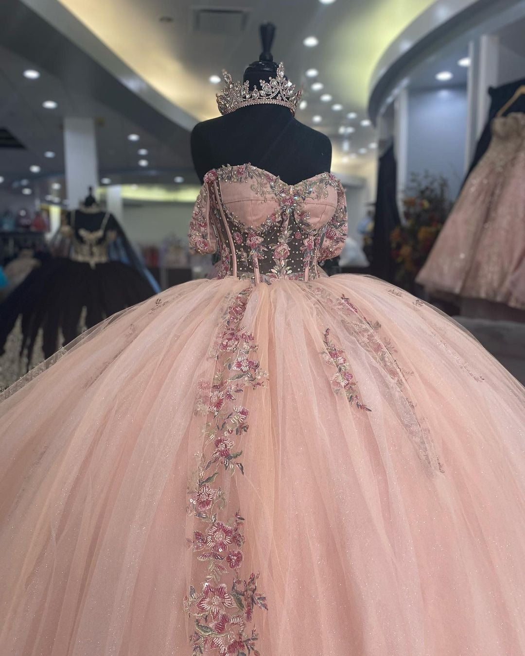 Robe de bal princesse rose clair avec appliques en dentelle et fleurs, robe de Quinceanera 2024, décolleté en cœur, épaules dénudées, corset, tulle perlé, robe de fête Sweet 16