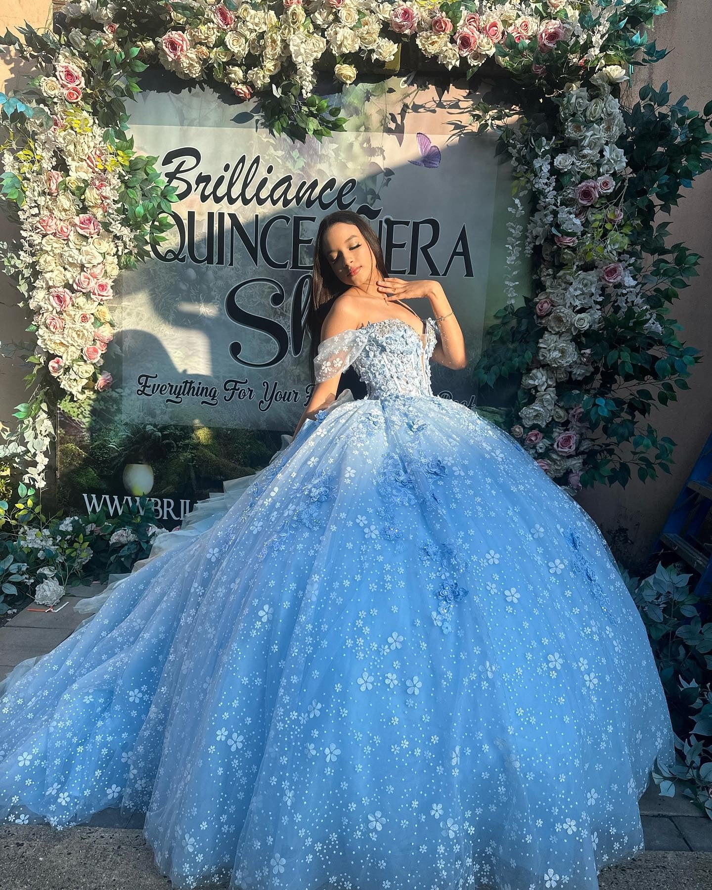 WQ1115 - Chic & Modern Ball Gown Off Shoulder Sweetheart Corset Flowers Lace Appliques Sky Blue Tulle Quinceanera Dress Princess Party Gown for Sweet 16