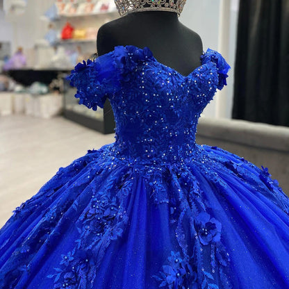 WQ1087 - Elegant Ball Gown Off Shoulder Flowers Lace Appliques Beaded Royal Blue Tulle Quinceanera Dress Princess Prom Gown for Sweet 16