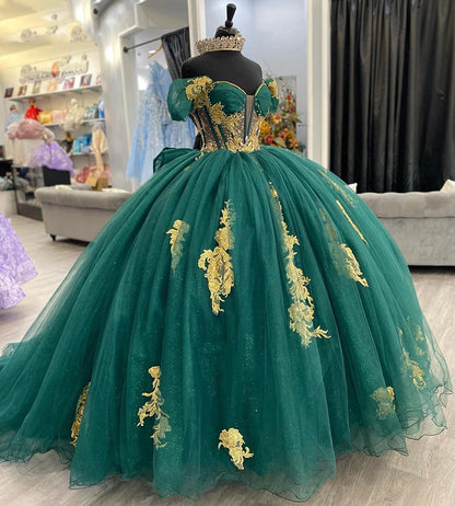 Smaragdgrüne Quinceanera-Kleider Korsett Ballkleid Blumen Spitzenapplikationen Schulterfrei Schatz Perlen Glitzer Tüll Puffy Prinzessin Sweet 15 16 Kleid