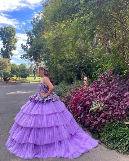 WQ1066 - Chic Ball Gown Strapless Spaghetti Straps Flowers Appliques Tiered Lavender Tulle Quinceanera Dress for Sweet 16