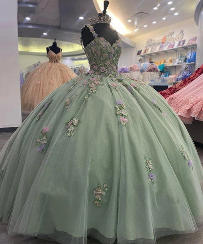 WQ1083 - Luxury Ball Gown Sweetheart Neck Spaghetti Straps Flower Lace Appliques Beaded Sage Green Tulle Quinceanera Dress Princess Gown for Sweet 16