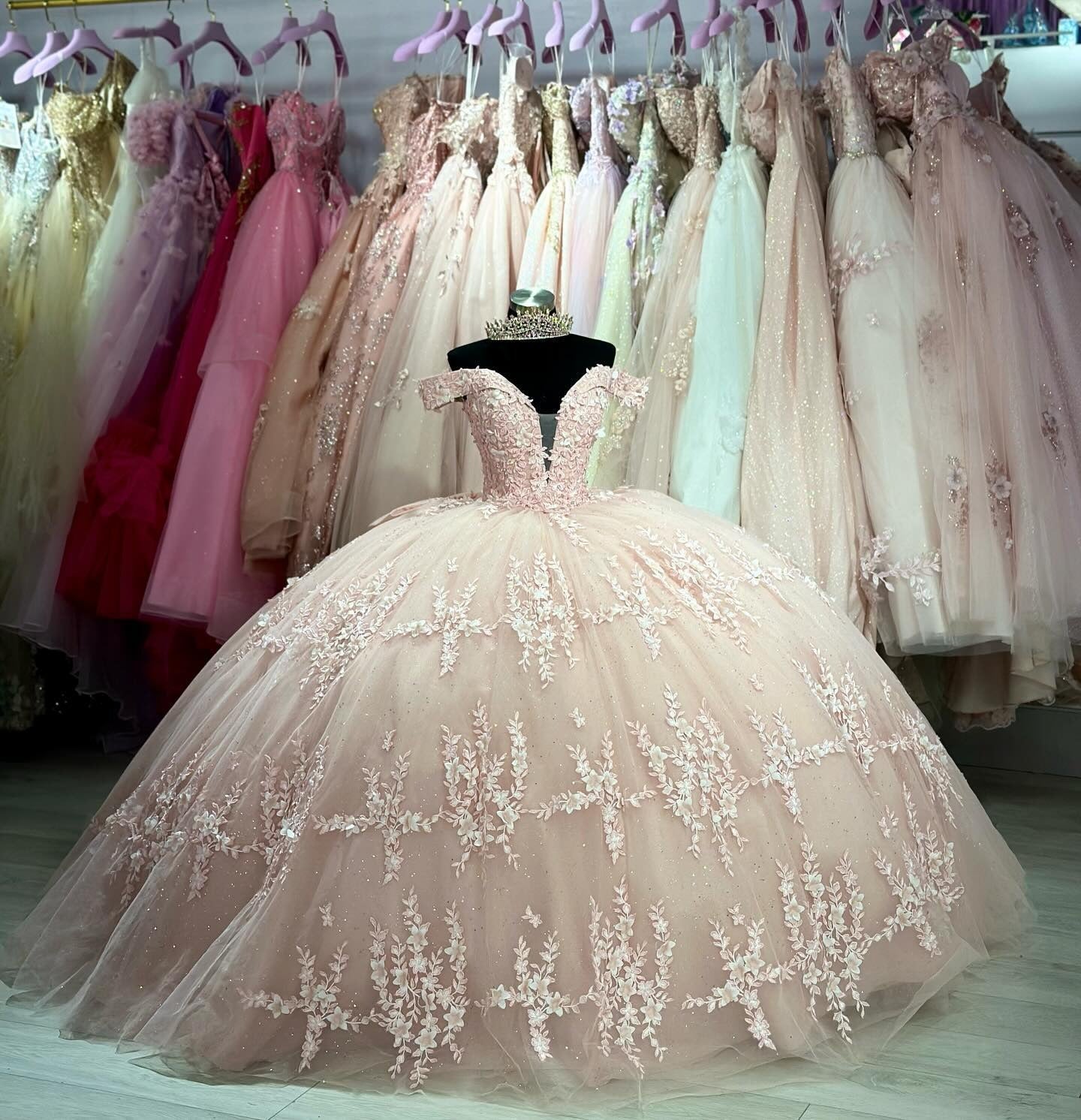 Robe de Quinceanera rose à épaules dénudées avec appliques en dentelle et tulle à lacets et nœud, robe de bal pour fête d'anniversaire, robe de princesse Sweet 15 16