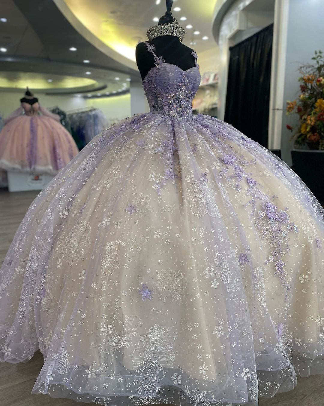 WQ1100 - Gorgeous & Glamorous Ball Gown Sweetheart Neck Spaghetti Straps Floral Lace Appliques Lavender Champagne Tulle Princess Prom Party Gown Quinceanera Dress for Sweet 16