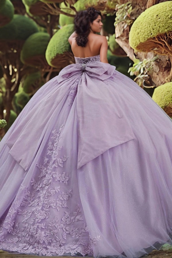 Langes Quinceanera-Kleid mit Herzausschnitt für Damen, trägerloses Korsett mit Blumenapplikationen, Perlenbesetztes Tüll-Ballkleid 