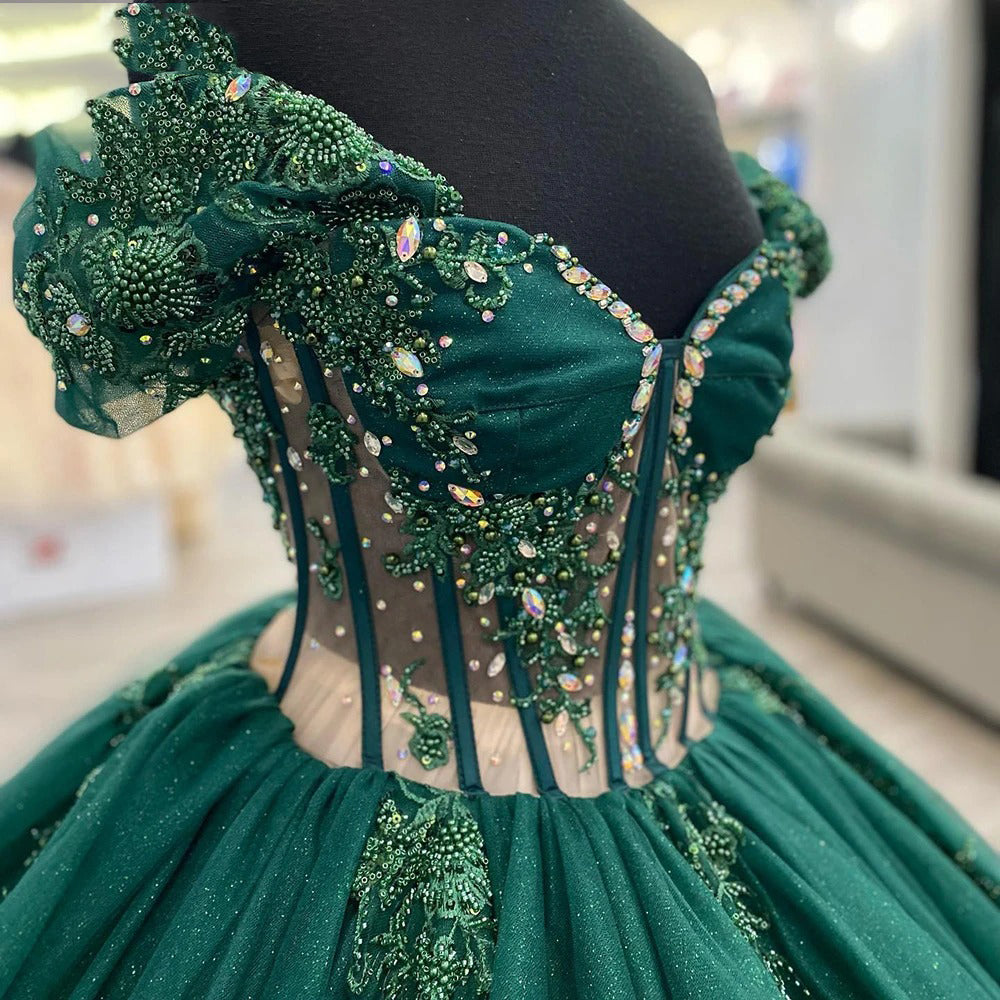 Smaragdgrüne Quinceanera-Kleider Blumen Spitzenapplikationen Schulterfrei Herzförmiger Ausschnitt Korsett Perlen Glitzer Tüll Puffy Prinzessin Sweet 15 16 Kleid Ballkleid