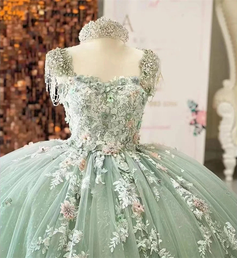 WQ1040 - Elegant Ball Gown Strapless 3D Flowers Appliques Sweep Train Mint Green Tulle Princess Gown Quinceanera Dress for Sweet 16