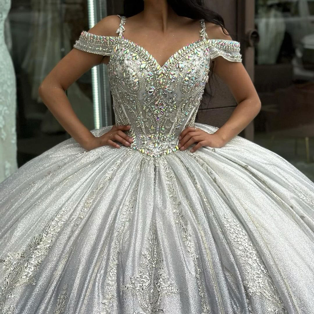 Elegant Silver Lace Appliques Quinceanera Dresses Ball Gown Off Shoulder Beaded Corset Princess Prom Sixteen Sweet 16 Dress Birthday Party Gowns