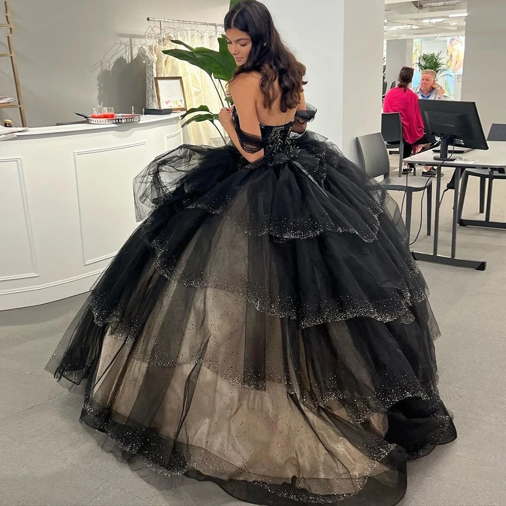 WQ1106 - Sexy Ball Gown Off Shoulder Sleeveless Lace Appliques Ruffles Tiered Black Tulle Quinceanera Dresses Princess Gown Birthday Prom Party Gown for Sweet 16