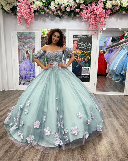 Strapless Sweetheart Quinceanera Dresses Corset Ball Gown with Puff Sleeves 3D Flowers Lace Appliques Beaded Tulle Sweet 15 16 Dresses Party Gowns with Train