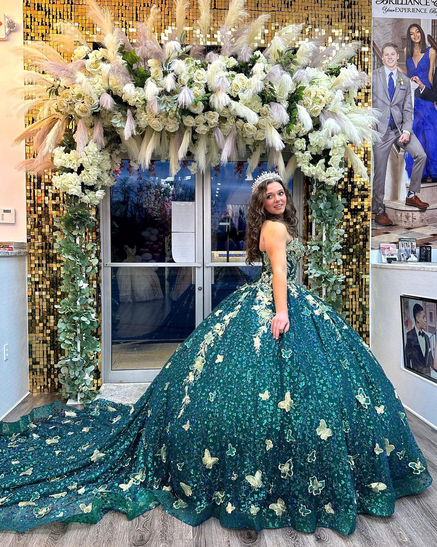 WQ1129 - Elegant & Luxury Ball Sweetheart Gown 3D Gold Butterfly Lace Appliques Sequined Beaded Hunter Green Tulle Quinceanera Dress for Sweet 16