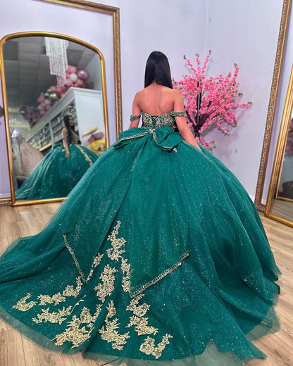 WQ1149 - Elegant & Luxury Ball Gown Off Shoulder Gold Appliques Emerald Green Tulle Princess Birthday Party Dress Quinceanera Dress for Sweet 16