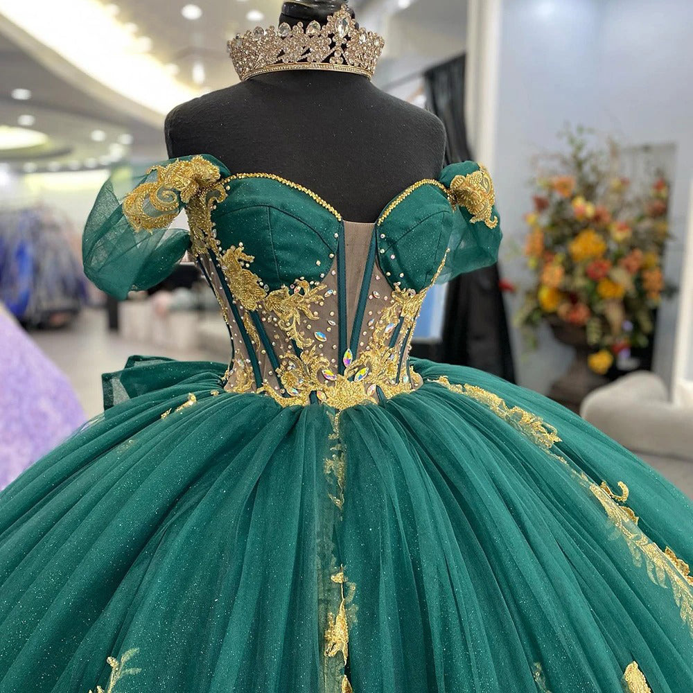 Smaragdgrüne Quinceanera-Kleider Korsett Ballkleid Blumen Spitzenapplikationen Schulterfrei Schatz Perlen Glitzer Tüll Puffy Prinzessin Sweet 15 16 Kleid