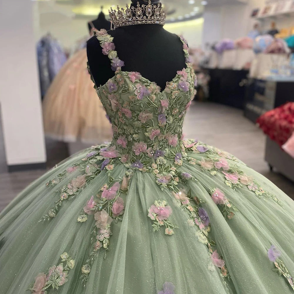 WQ1083 - Luxury Ball Gown Sweetheart Neck Spaghetti Straps Flower Lace Appliques Beaded Sage Green Tulle Quinceanera Dress Princess Gown for Sweet 16