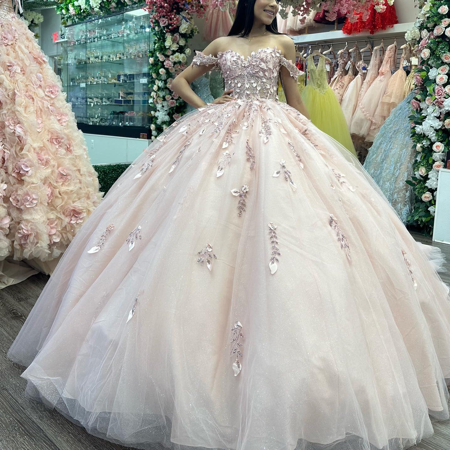 WQ1117 - Luxuru & Glamorou Ball Gown Off Shoulder Lace Appliques Lace Up Pink Tulle Princess Evening Gown Quinceanera Dress for Sweet 16 Gowns