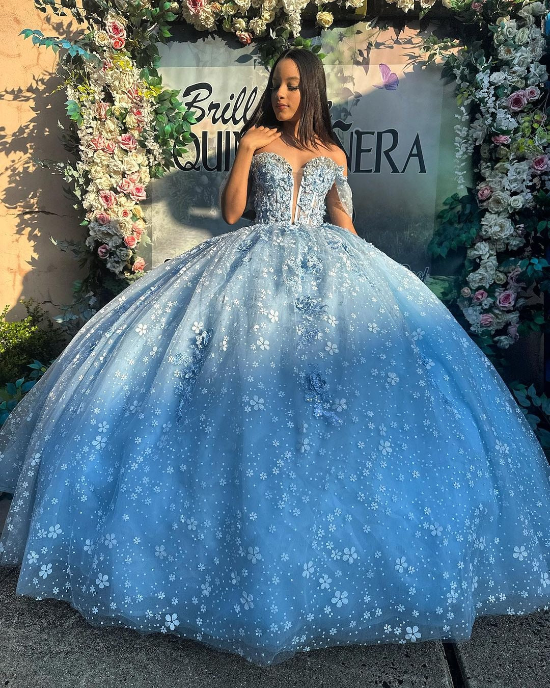 WQ1115 - Chic & Modern Ball Gown Off Shoulder Sweetheart Corset Flowers Lace Appliques Sky Blue Tulle Quinceanera Dress Princess Party Gown for Sweet 16