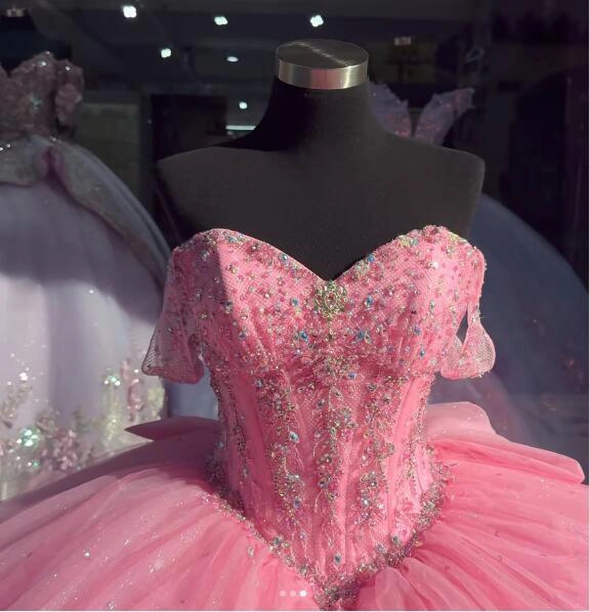 Rosa schulterfreies Sweetheart-Korsett-Ballkleid-Prinzessin-Quinceanera-Kleider mit Perlen verzierten Tüllrüschen, formelle Abschlussball-Partykleider, Sweet 16-Kleid