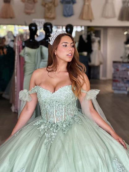 WQ1038 - Gorgeous Ball Gown Off Shoulder Lace Appliques Beaded Mint Green Tulle Quinceanera Dress for Sweet 16