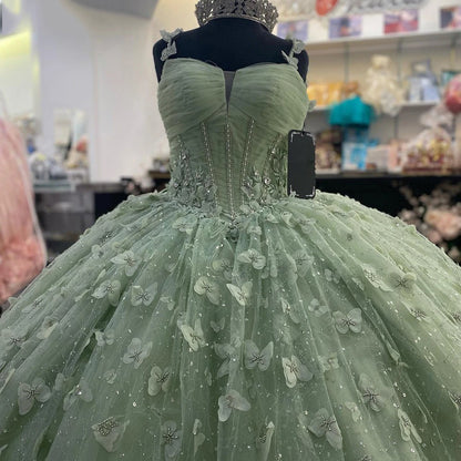 WQ1084 - Chic& Modern Ball Gown Sweetheart Neck Spaghetti Straps 3D Butterfly Lace Appliques Sage Green Tulle Quinceanera Dress Princess Gown for Sweet 16