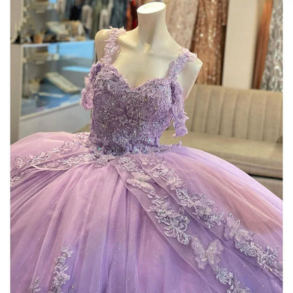 WQ1199 - Chic & Cute Ball Gown Off Shoulder Lace Applique Beaded Tiered Ruffles Lilac Tulle Quinceanera Dress Birthday Party Princess Gown for Sweet 16