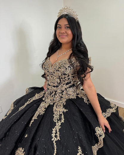 Schwarzes schulterfreies Prinzessin Quinceanera-Kleid, Ballkleid, Spitzenapplikationen, funkelnde Perlen, Glitzer, Tüll, gestufte Rüschen, Partykleider, Sweet 16 Dress