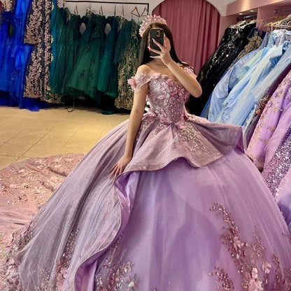 Lilac Shiny Off Shoulder Ball Gown Quinceanera Dresses 2024 Sweet 16 Princess Appliqued Lace Beaded Tiered Ruffle Birthday Party Gowns with Train