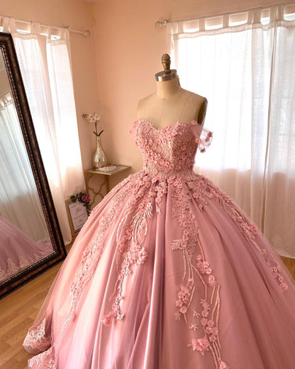 Rosa Satin Ballkleid Quinceanera Kleider Blumen Spitze Applikationen Perlen Off Schulter Liebsten Prinzessin Ballkleider Geburtstag Party Kleid