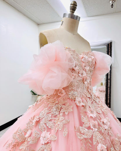 Rosa Herzausschnitt Off Shoulder Ballkleid Prinzessin Quinceanera Kleider Blumen Applikationen Perlen Tüll Puffärmel Formelle Abendparty Sweet 16 Kleid