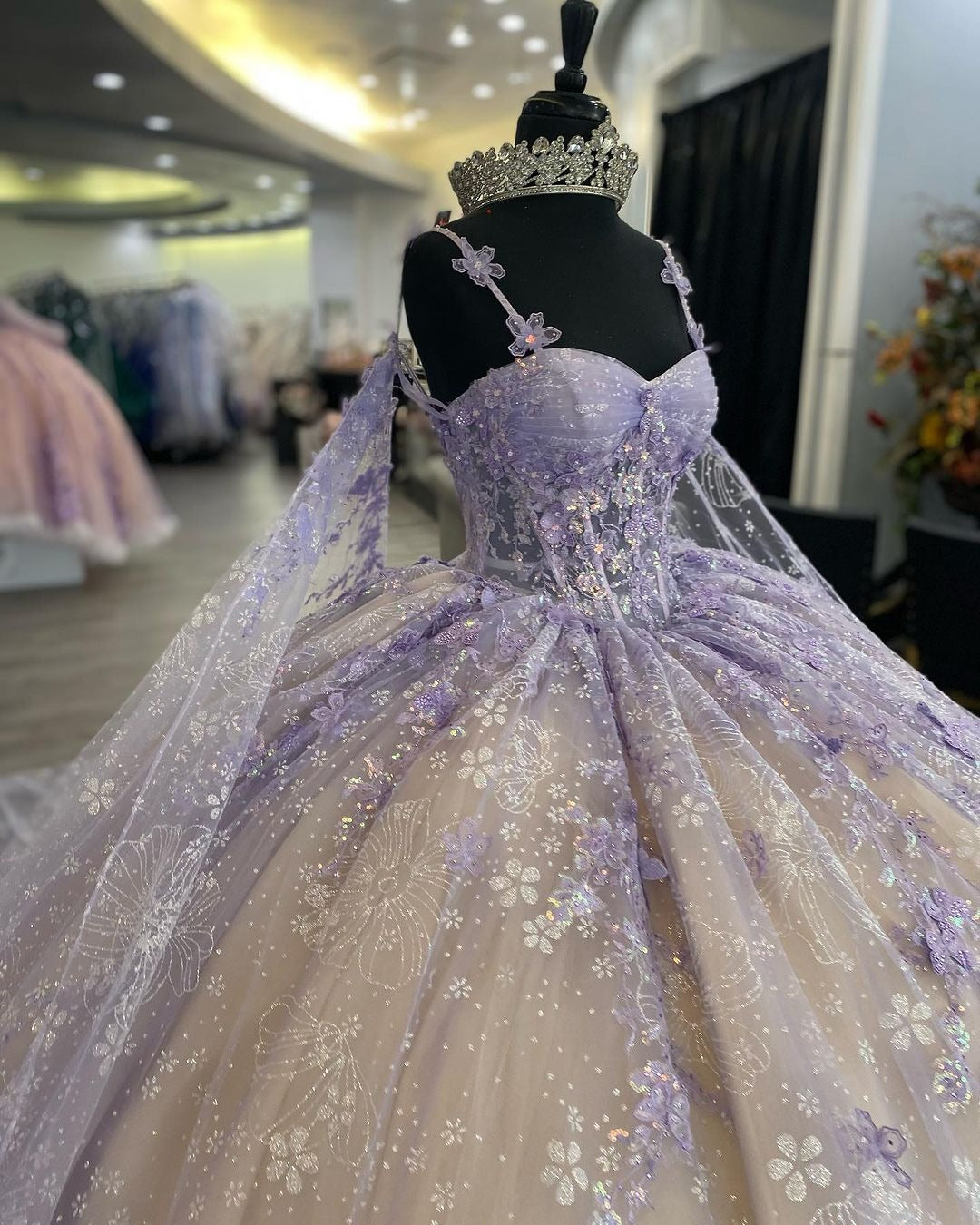 WQ1100 - Gorgeous & Glamorous Ball Gown Sweetheart Neck Spaghetti Straps Floral Lace Appliques Lavender Champagne Tulle Princess Prom Party Gown Quinceanera Dress for Sweet 16