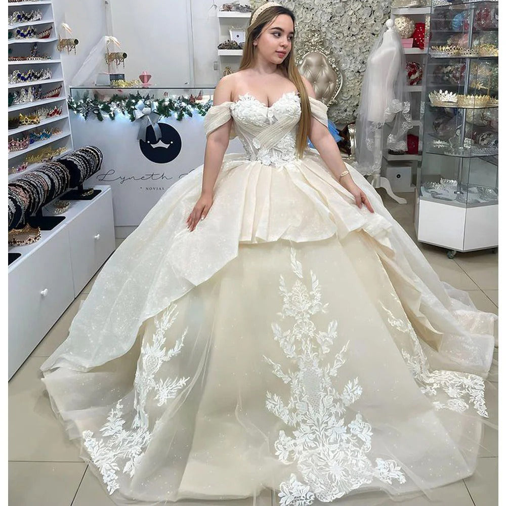 WQ1171 - Elegant & Glamorous Ball Gown Off Shoulder Lace Applique Tiered Ruffle Pleats Tulle Quinceanera Dress Formal Evening Party Gown for Sweet 16