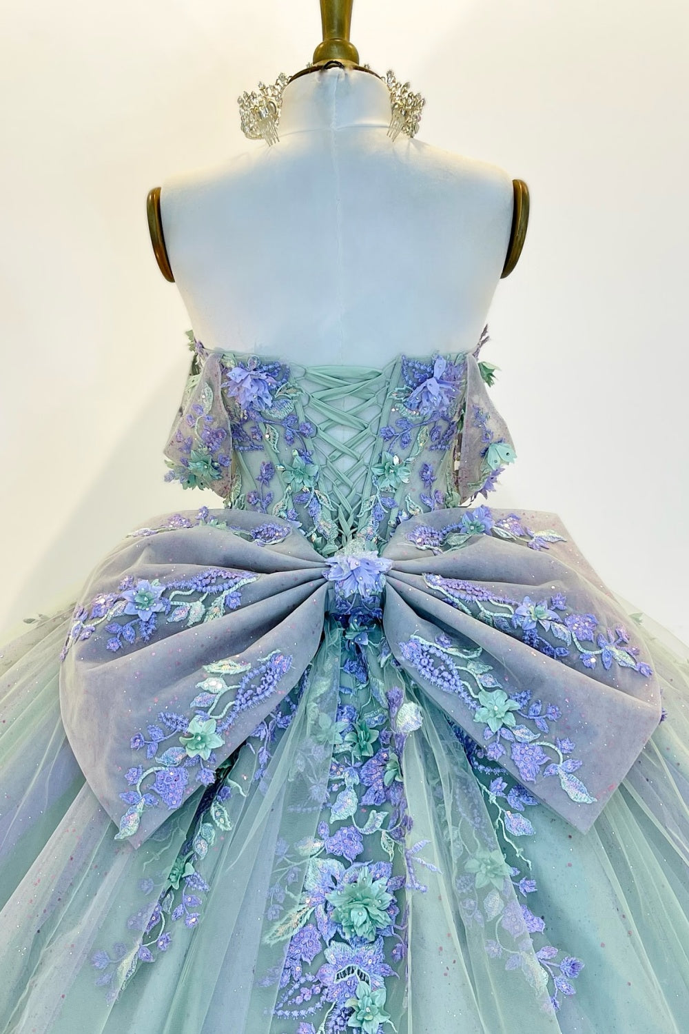 Langes Quinceanera-Kleid mit Herzausschnitt für Damen, trägerloses Korsett mit Blumenapplikationen, Perlenbesetztes Tüll-Ballkleid 