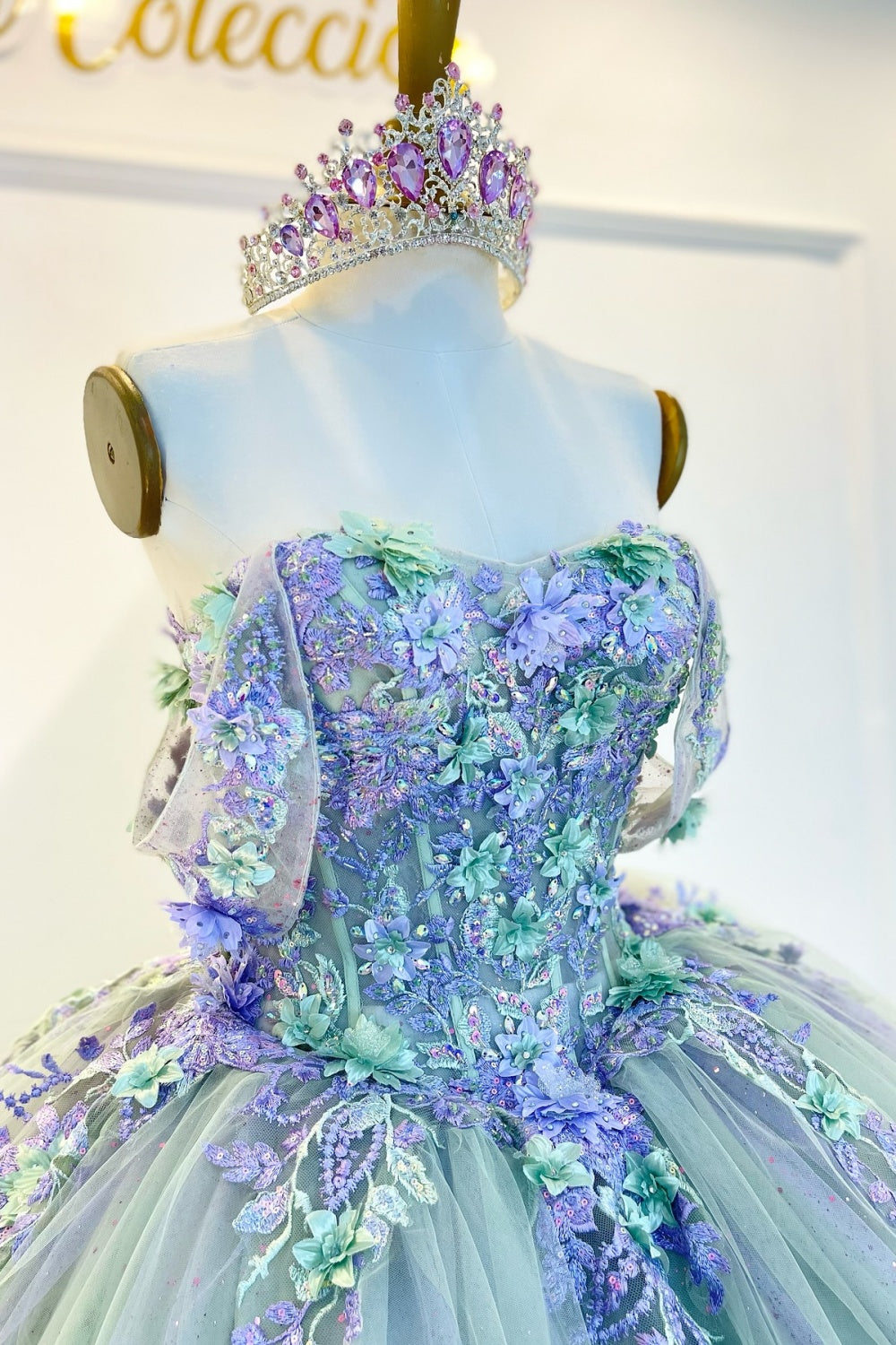 Langes Quinceanera-Kleid mit Herzausschnitt für Damen, trägerloses Korsett mit Blumenapplikationen, Perlenbesetztes Tüll-Ballkleid 