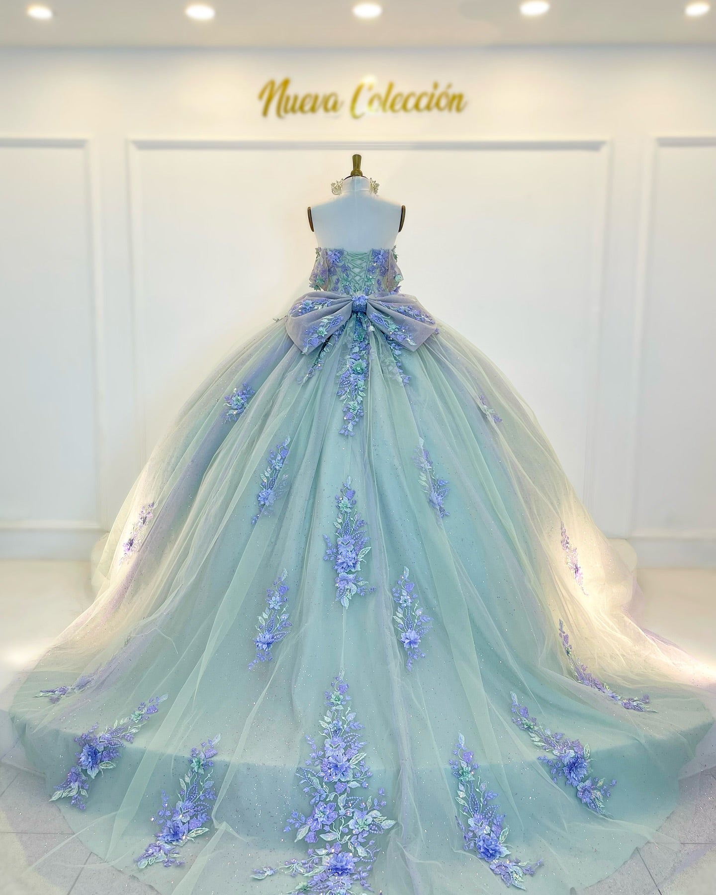 Langes Quinceanera-Kleid mit Herzausschnitt für Damen, trägerloses Korsett mit Blumenapplikationen, Perlenbesetztes Tüll-Ballkleid 