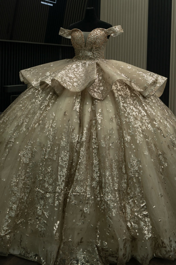 Langes Quinceanera-Kleid mit Herzausschnitt für Damen, trägerloses Korsett mit Blumenapplikationen, Perlenbesetztes Tüll-Ballkleid 