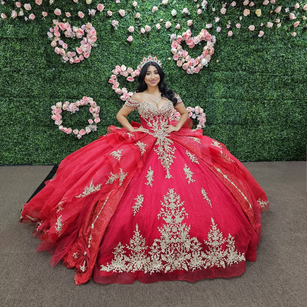 Off Shoulder Sleeveless Beaded Gold Appliques Ruffles Bow Knot Red Sweet 15 Quinceañera Dress WQ1597